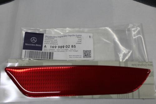 Bumper reflector right